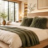 Coussin en fausse fourrure mongole crème | Coussins en fourrure bouclée crème |
