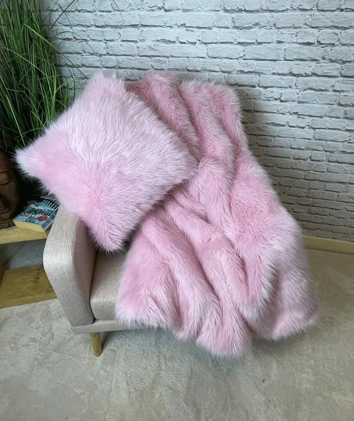 Luxury pink fur blanket with matching cushions