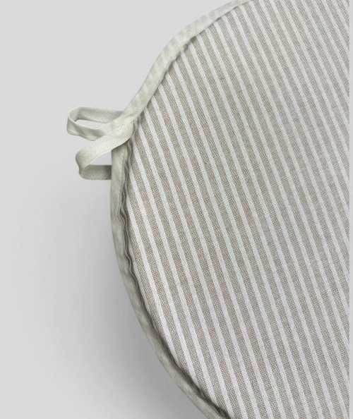 Round seat pads with securing ties