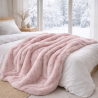 Jeté en fausse fourrure rose Richmond | Grande couverture en fausse fourrure | Couvre-lit rose pâle