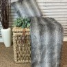 Plaid en fausse fourrure à rayures d'opossum | Couvre-lits en fausse fourrure grise | Couvertures à rayures