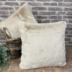 Coussin en fausse fourrure beige Richmond | Oreiller en fourrure beige | Coussin en fourrure beige