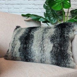 Ashford Schwarze Rechteckige Kissen | Gestreiftes Rechteckiges Kunstfellkissen