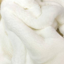 Couverture pour animaux de compagnie Richmond en fausse fourrure crème | Couvertures pour chiens en fausse fourrure crème |