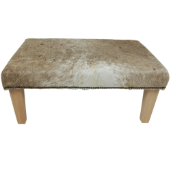 Großer beige/cremefarbener gestromter Kuhfell-Fußhocker | Echter Kuhfell-Ottoman