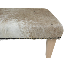 Großer beige/cremefarbener gestromter Kuhfell-Fußhocker | Echter Kuhfell-Ottoman