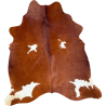 Grande peau de vache marron châtaigne et blanche | Tapis en peau de vache rouge, marron et blanche |