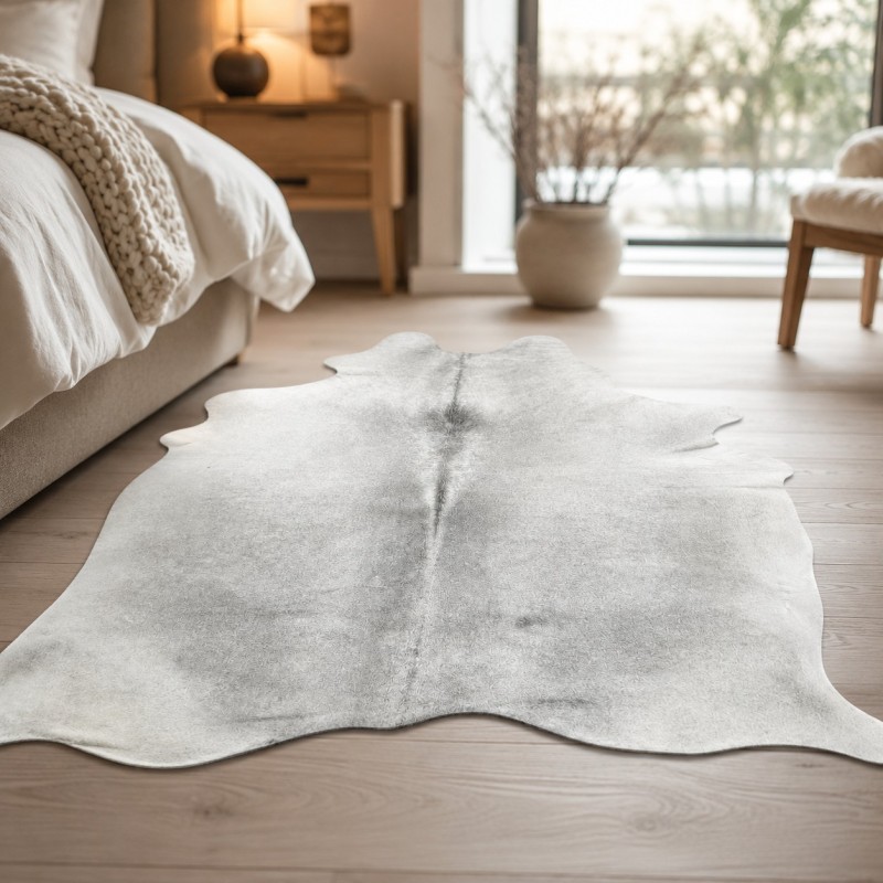 Grand tapis en peau de vache gris clair | Peau de vache gris pâle | Poils gris sur la peau