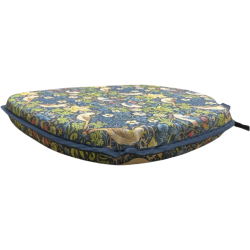 Coussin de siège à fuseaux bleu marine Strawberry Thief | Coussins de chaise à fuseaux à motifs floraux |