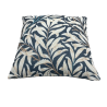 Willow Bough Azure Gobelin-Kissen | Blau gemusterte Gobelin-Kissen