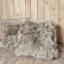 Paire de coussins taupe en véritable peau de mouton, 40 cm