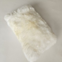 Zwei rechteckige Kissen aus echtem Schaffell Creme 30x50cm