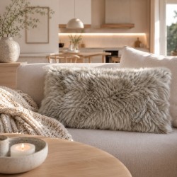 Paire de coussins rectangulaires en véritable peau de mouton taupe 30x50cm