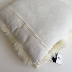 Zwei echte Schaffell-Elfenbein-Kissen 40 cm