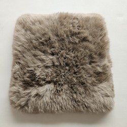Paar lange, echte Schaffell-Sitzkissen quadratisch 40 cm taupe