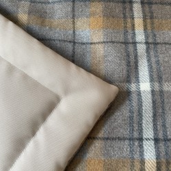 Couverture de voyage rembourrée portable avec poignée de transport, motif tartan gris