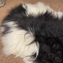 Tapis en peau de mouton islandaise noire et blanche, tapis en peau de mouton islandaise naturelle