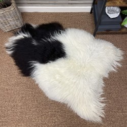 Schwarz-weißer Schaffell-Teppich, natürlicher isländischer Schaffell-Teppich