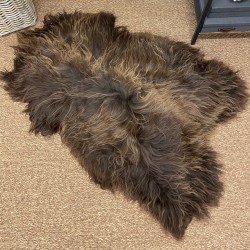 Zweifarbiger brauner Schaffell-Teppich, natürliches braunes isländisches Schaffell
